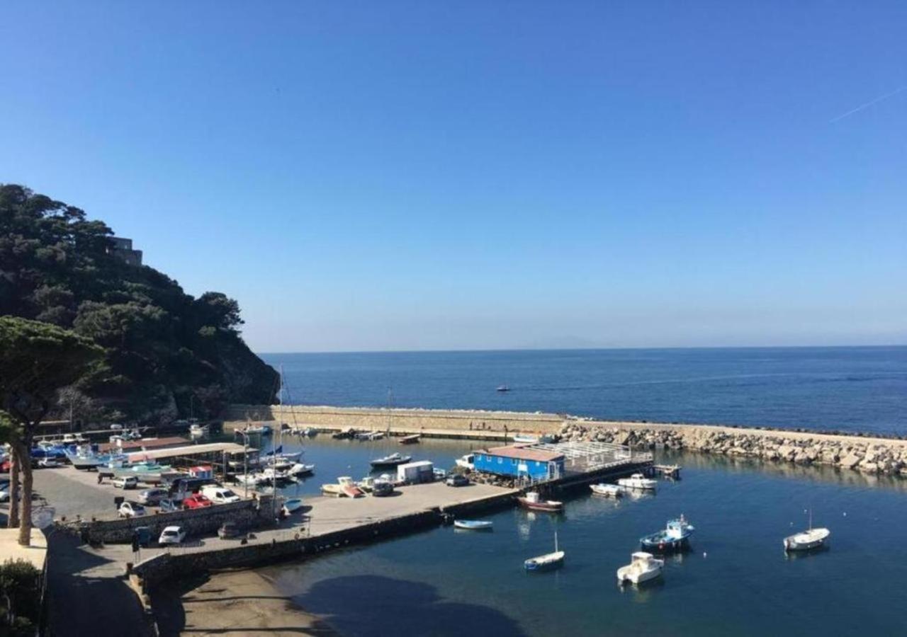 Relais Del Mare Con Terrazza Fronte Mare Free Parking Apartamento Massa Lubrense Exterior foto