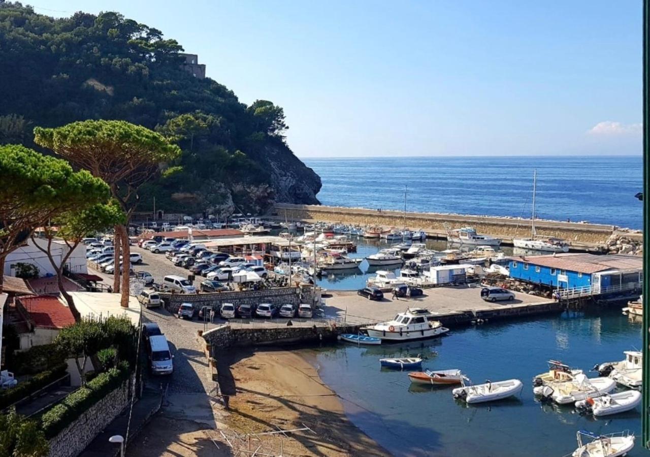 Relais Del Mare Con Terrazza Fronte Mare Free Parking Apartamento Massa Lubrense Exterior foto