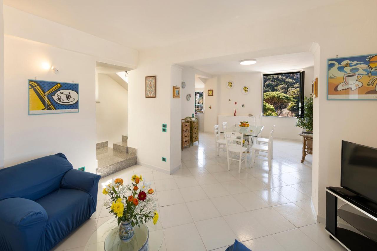 Relais Del Mare Con Terrazza Fronte Mare Free Parking Apartamento Massa Lubrense Exterior foto