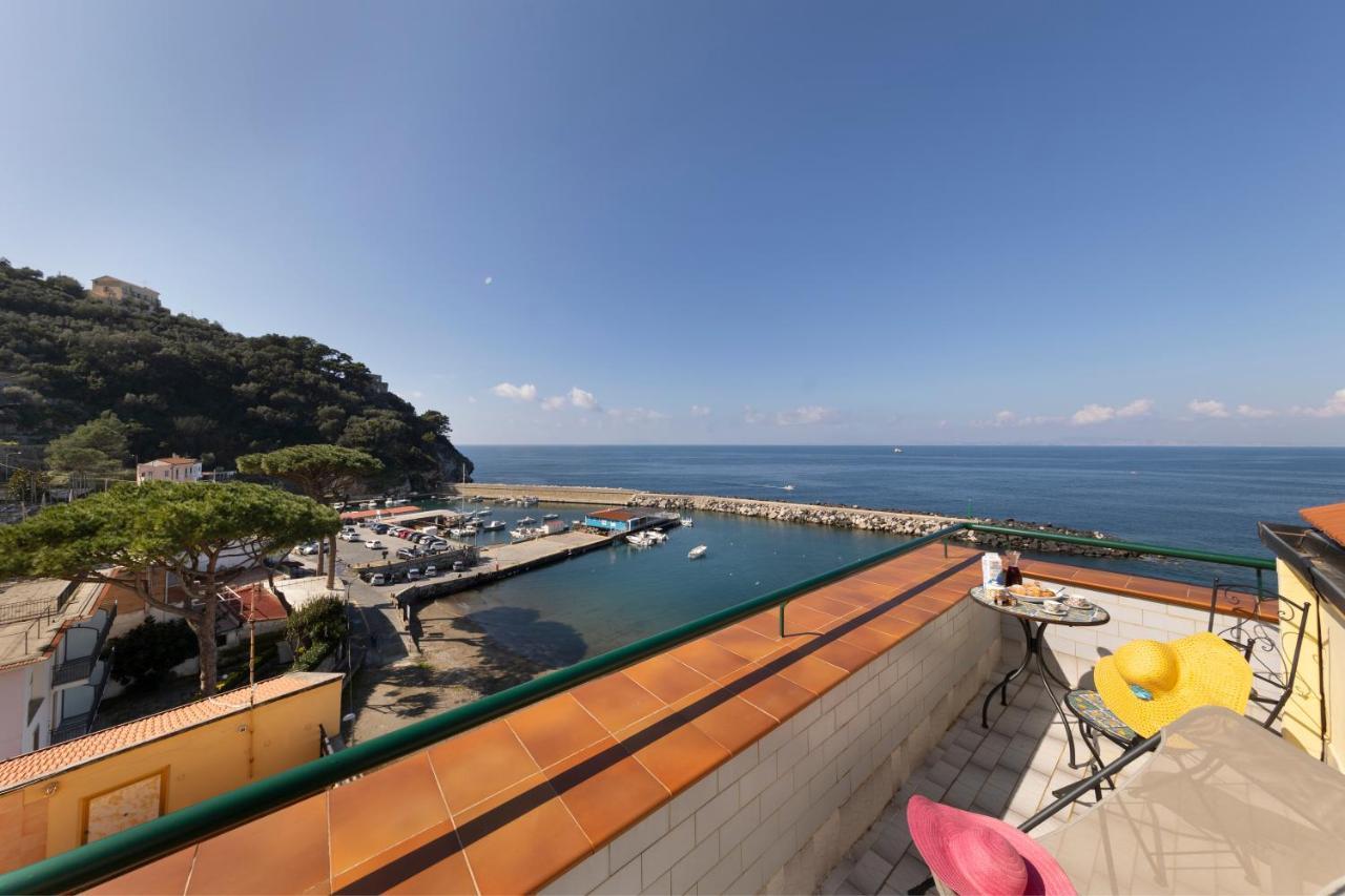 Relais Del Mare Con Terrazza Fronte Mare Free Parking Apartamento Massa Lubrense Exterior foto