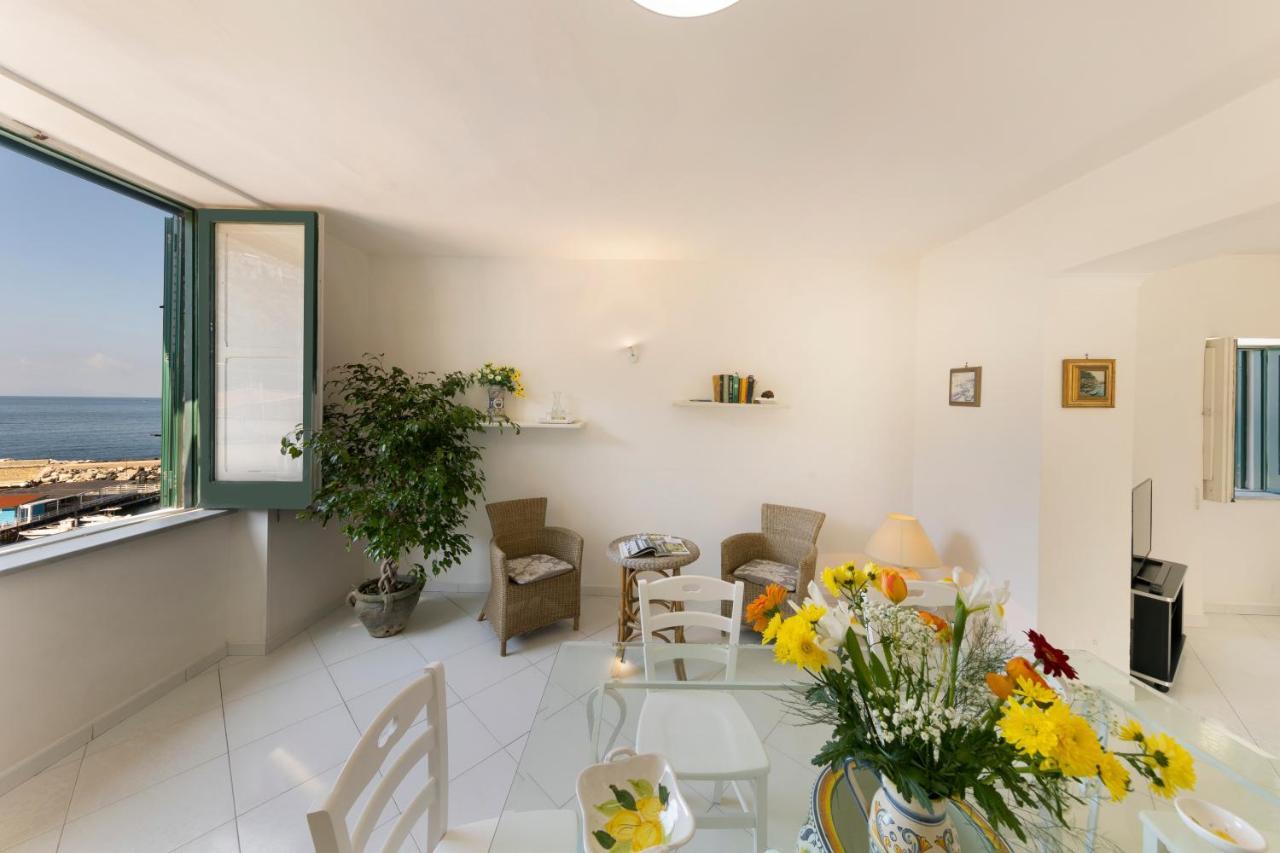 Relais Del Mare Con Terrazza Fronte Mare Free Parking Apartamento Massa Lubrense Exterior foto