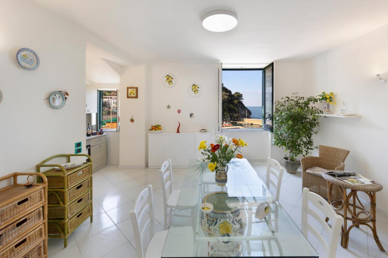 Relais Del Mare Con Terrazza Fronte Mare Free Parking Apartamento Massa Lubrense Exterior foto