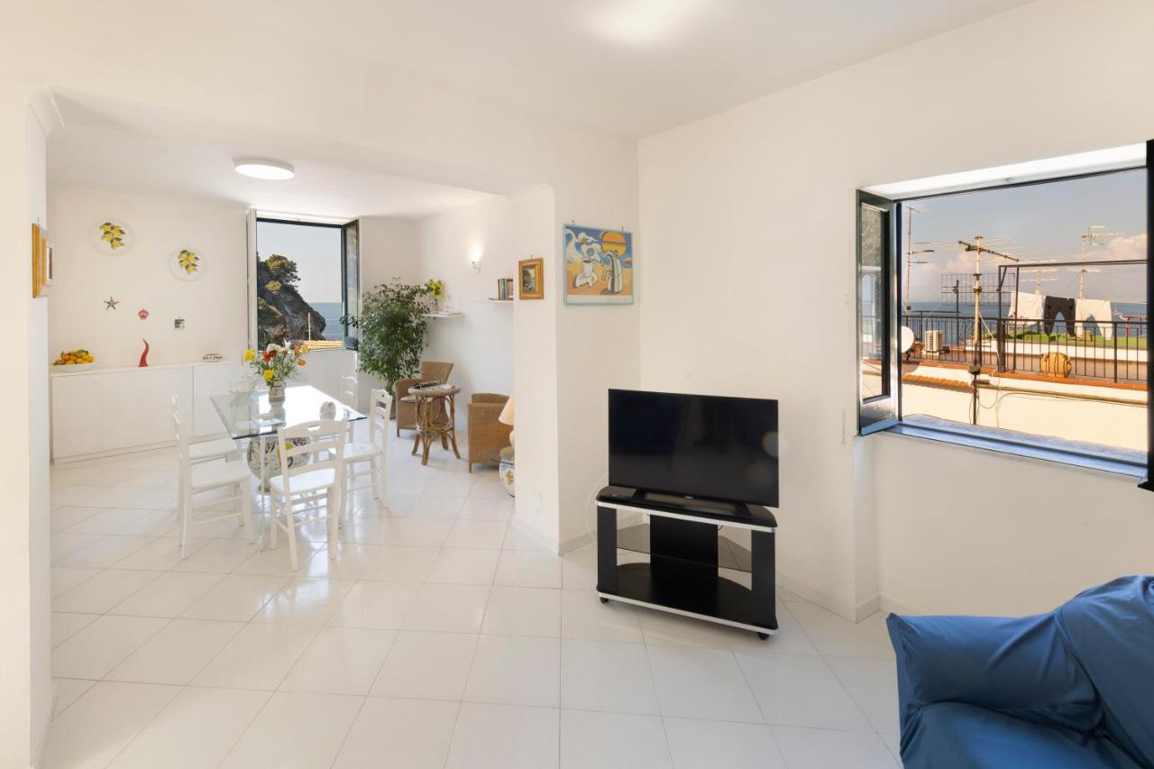 Relais Del Mare Con Terrazza Fronte Mare Free Parking Apartamento Massa Lubrense Exterior foto