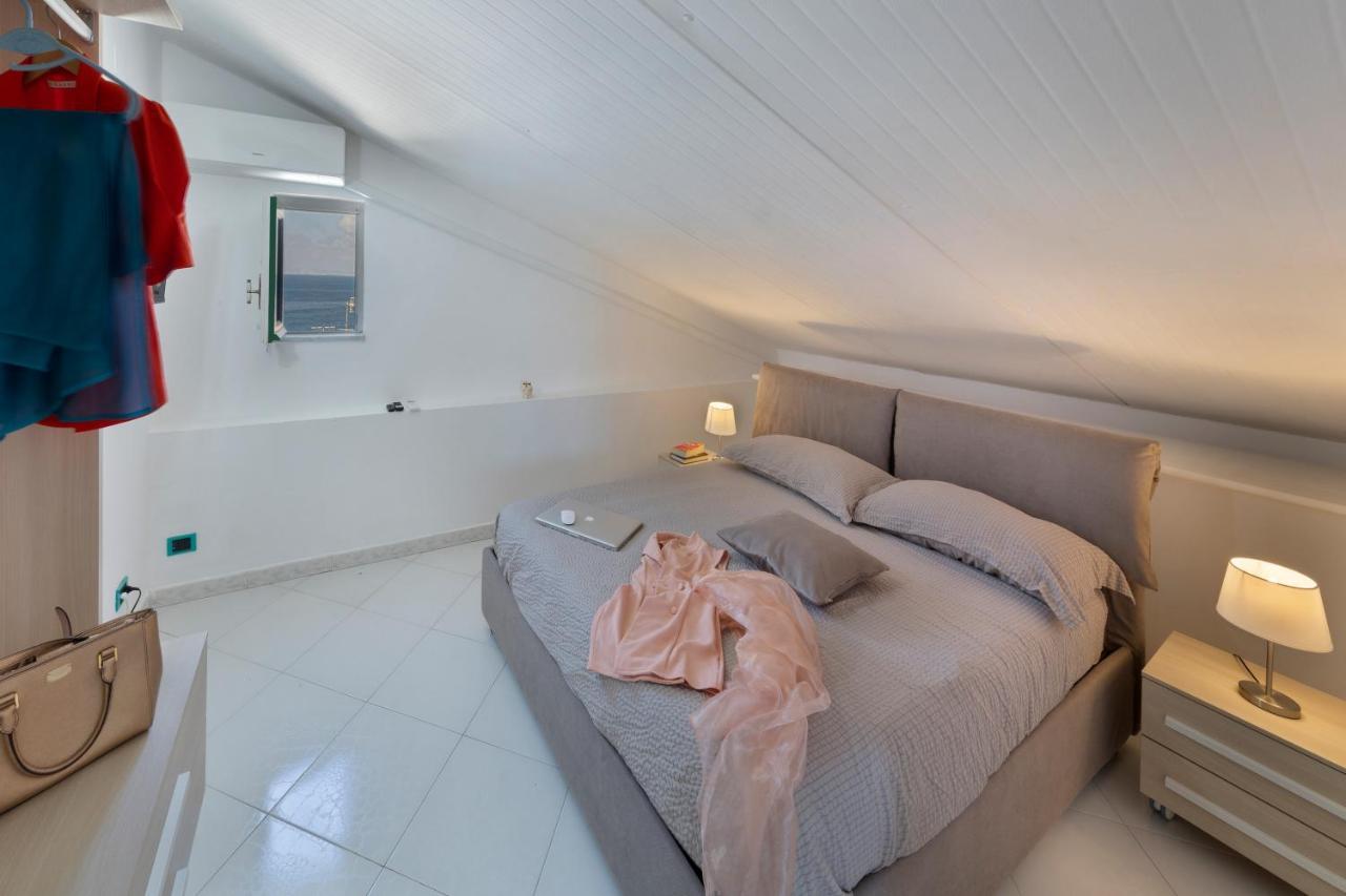 Relais Del Mare Con Terrazza Fronte Mare Free Parking Apartamento Massa Lubrense Exterior foto