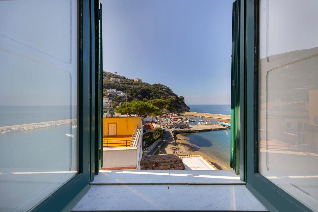Relais Del Mare Con Terrazza Fronte Mare Free Parking Apartamento Massa Lubrense Exterior foto