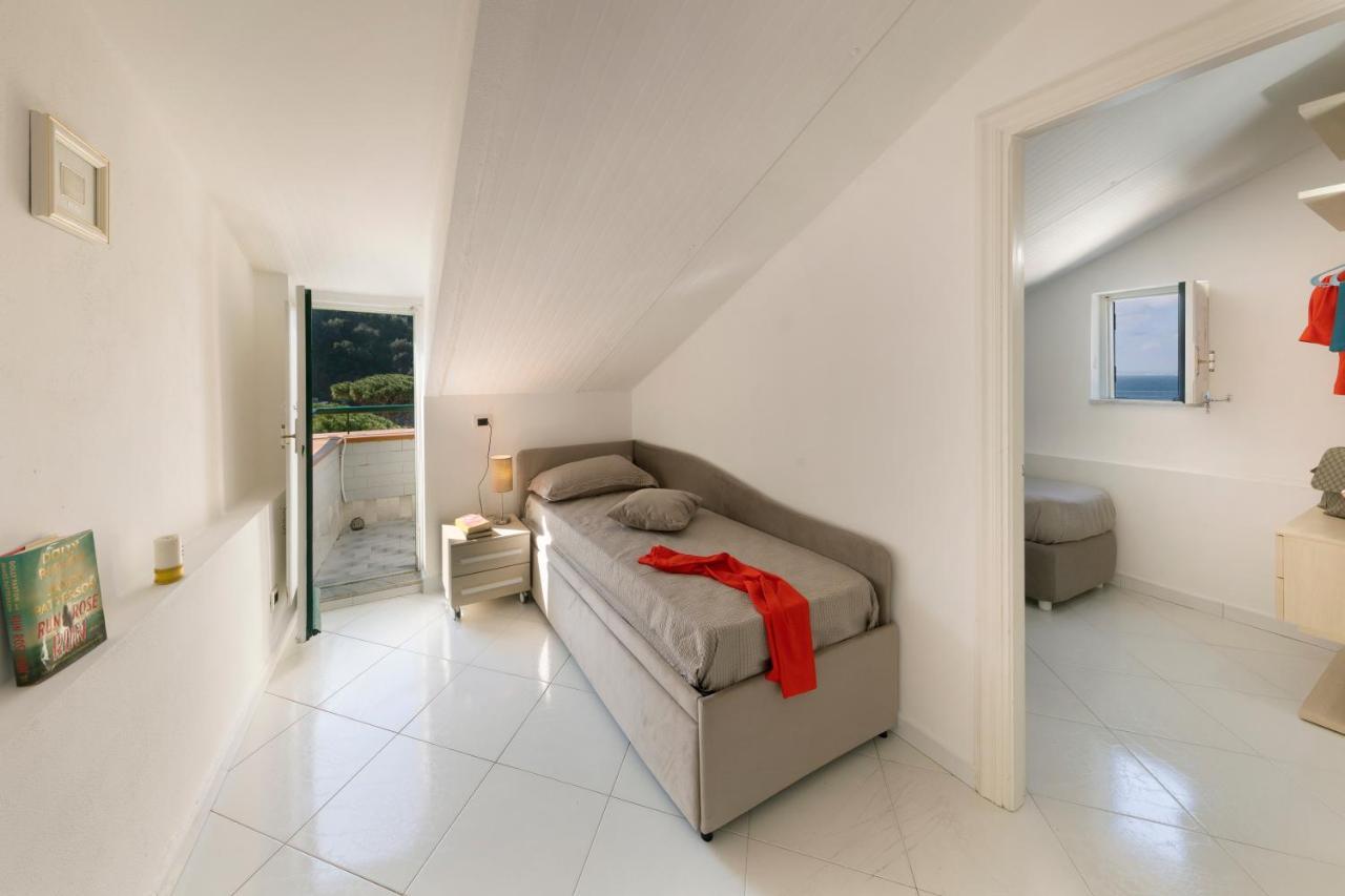 Relais Del Mare Con Terrazza Fronte Mare Free Parking Apartamento Massa Lubrense Exterior foto
