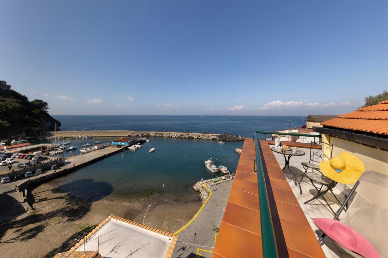 Relais Del Mare Con Terrazza Fronte Mare Free Parking Apartamento Massa Lubrense Exterior foto