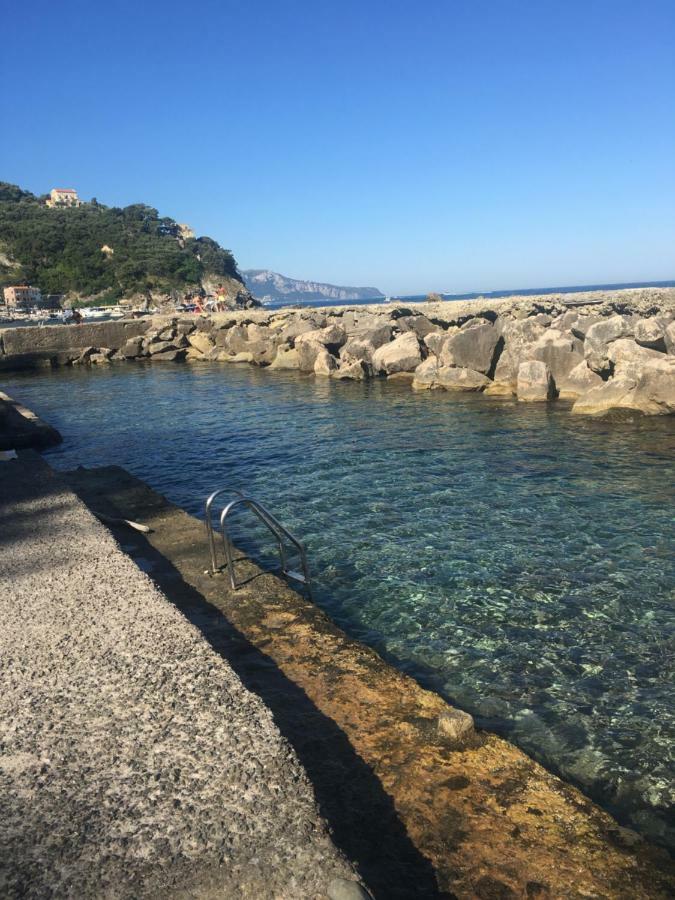 Relais Del Mare Con Terrazza Fronte Mare Free Parking Apartamento Massa Lubrense Exterior foto