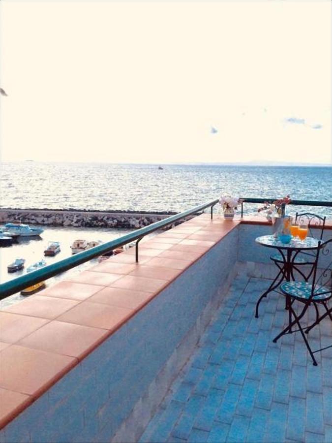 Relais Del Mare Con Terrazza Fronte Mare Free Parking Apartamento Massa Lubrense Exterior foto